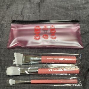 LARUCE BEAUTY | 3-Piece Contour Brush Set w/Limited Edition Pouch